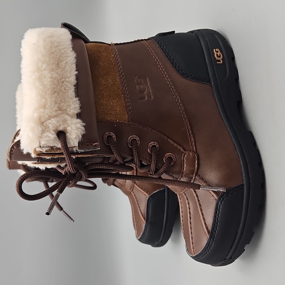 UGG Butte II CWR Kids size brown lace up boots rain winter
